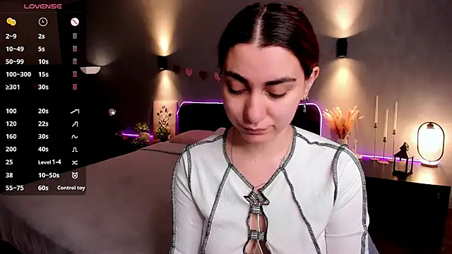 hannacheekss_ Adlı Modelin Canlı XXX Sohbeti