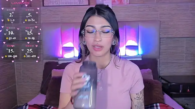 Chat XXX en directo de mia_devine_