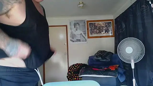 Živý XXX chat KINKYBLUEYES69