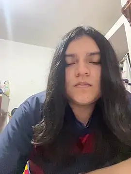 Show modela petitelatino na web-kameri