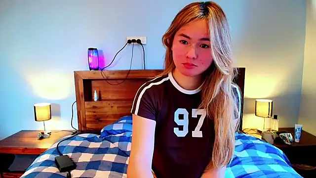 XXX chat uživo modela YoureSecretDessert