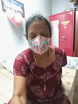 umashreetamil's Live XXX Chat