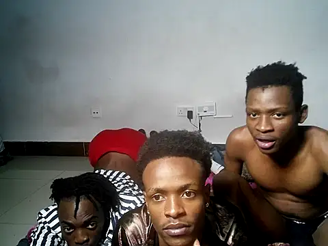 Онлайн чат XXX threemanias