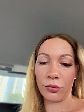 צ'אט XXX בשידור חי של LavenderHot