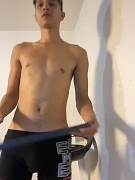 Twinkcock22 Adlı Modelin Canlı XXX Sohbeti
