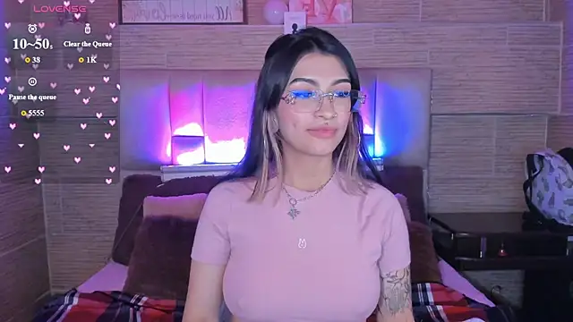 Chat +18 de mia_devine_ ao vivo