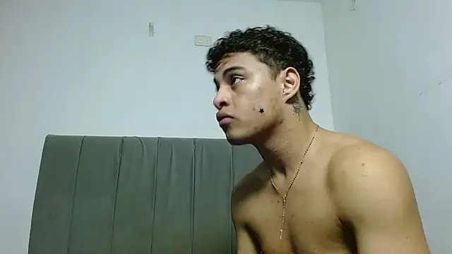 צ'אט XXX בשידור ח י של Jose_And_Daniel