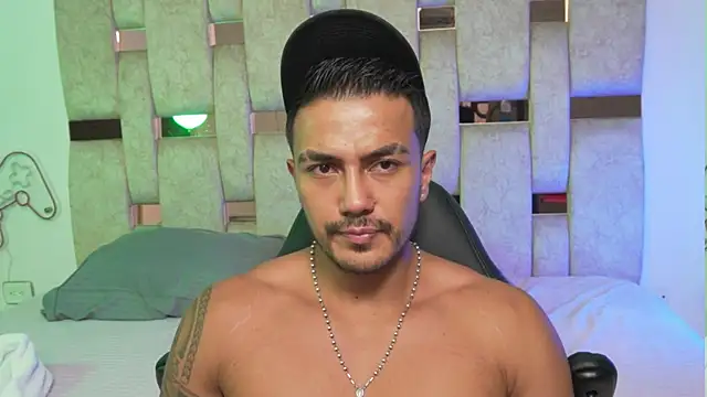 aaron_bolt's Live XXX Chat