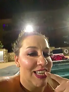 צ'אט XXX בשידור חי של CreamVixen