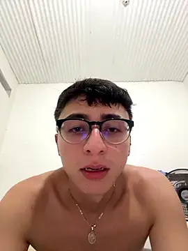 CamiRojas_boy লাইভ XXX চ্যাট