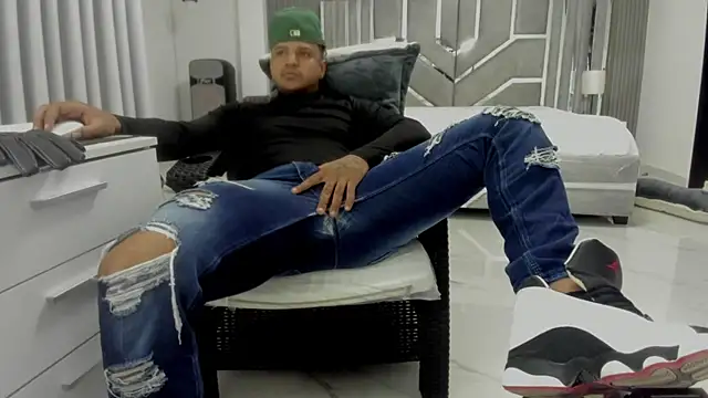 XXX chat uživo modela master_leather