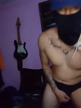 Show modela alekromromm na web-kameri