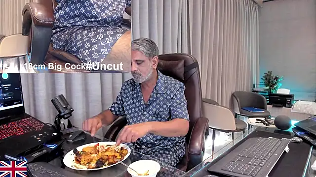 OnlineBossUK's Live XXX Chat