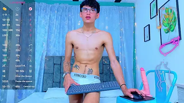 Chatroom XXX en direct de NicolasTorrez