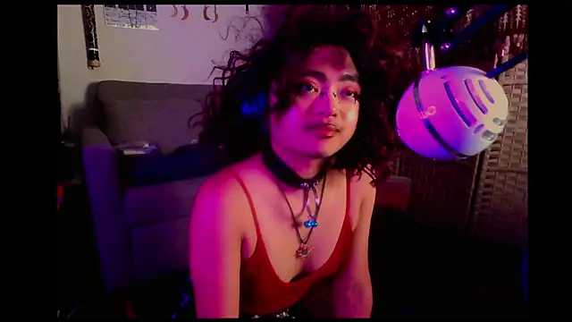 צ'אט XXX בשידור חי של DemonessAzazel