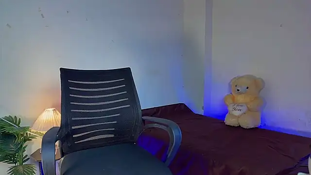 Pinku_shine Chat XXX in diretta