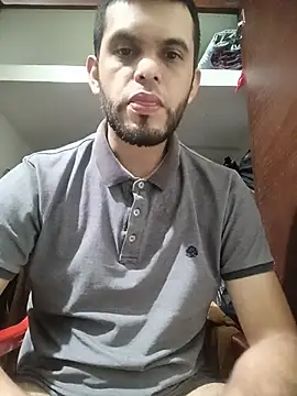 James21990 Show in webcam