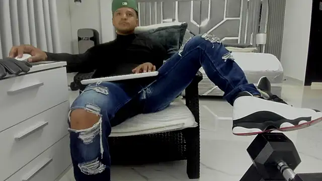 צ'אט XXX בשידור חי של master_leather