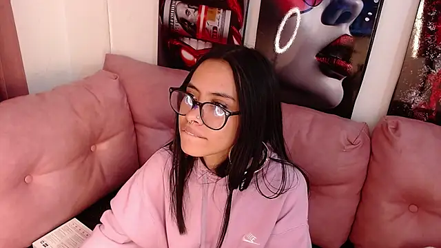 Miahotcs1's Live XXX Chat
