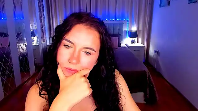 دردشة TriciaSpring الجنسية المباشرة
