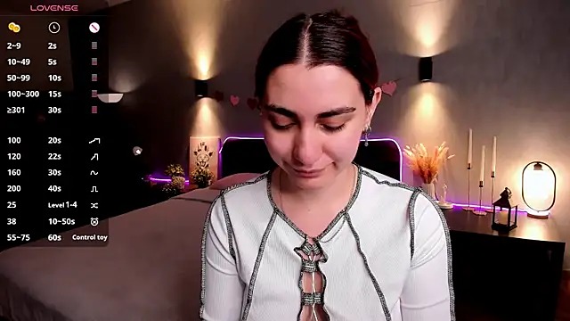 Chat +18 de hannacheekss_ ao vivo