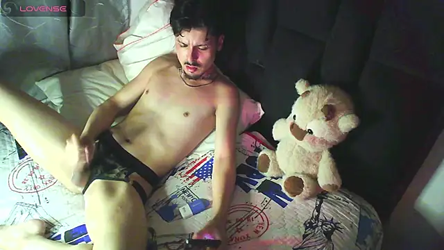 Hidden_Milan04's Live XXX Chat