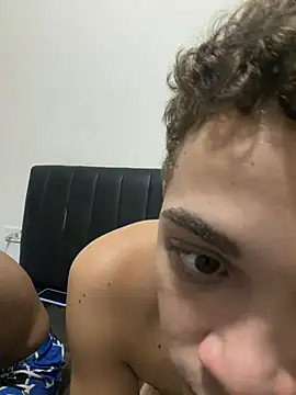 friends_lust_latin's Live XXX Chat