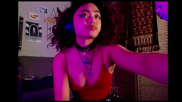 XXX chat uživo modela DemonessAzazel