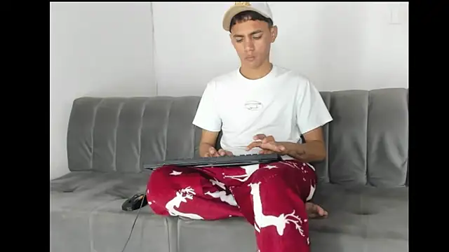 Charlie_Scorpion Live XXX-Chat