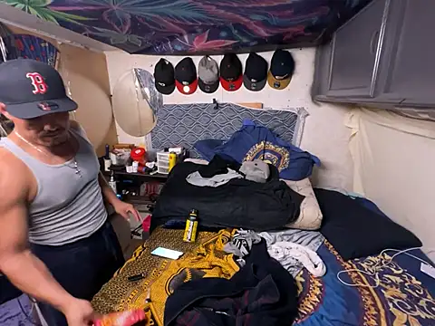 OmarSalasxh33's Live XXX Chat