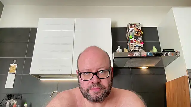 theitalianbear's Live XXX Chat
