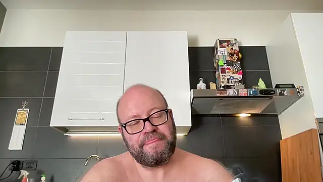theitalianbear's Live XXX Chat