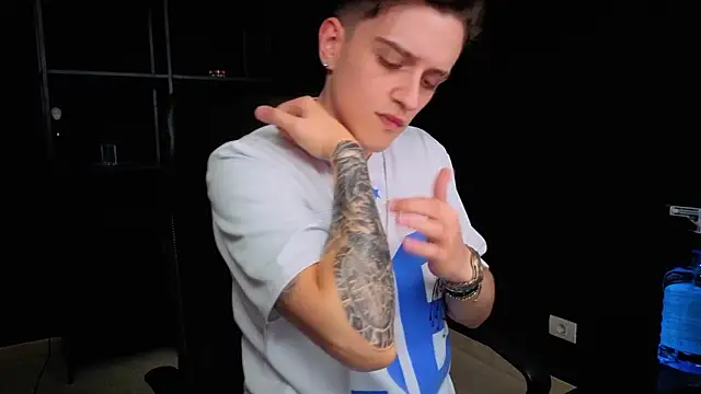 FelixStarkk 라이브 XXX 채팅