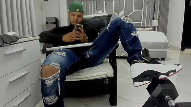 Chat +18 de master_leather ao vivo