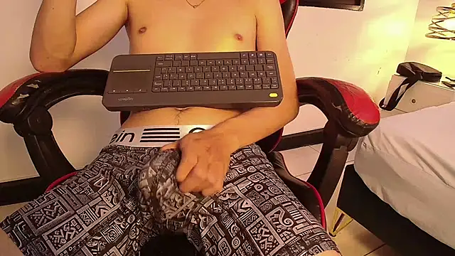 Chatroom XXX en direct de LeoDrake_