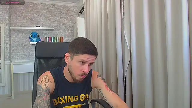צ'אט XXX בשידור חי של JonahShaw