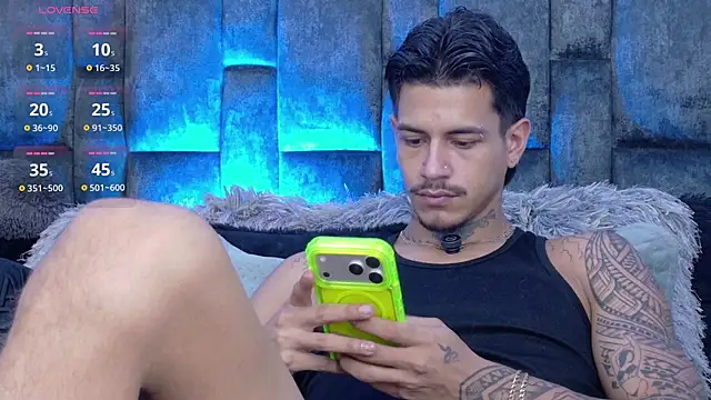 JAYCOB00 Adlı Modelin Canlı XXX Sohbeti