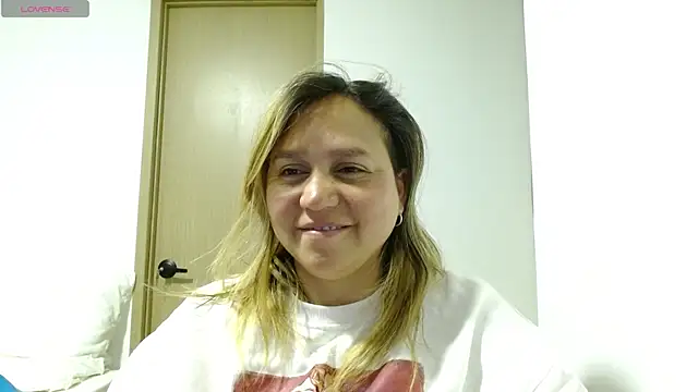 LauraReevesのライブXXXチャット