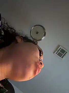nikkiloveeen Live XXX chat