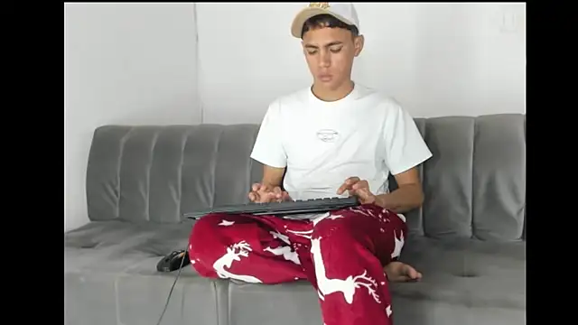 צ'אט XXX בשידור חי של Charlie_Scorpion