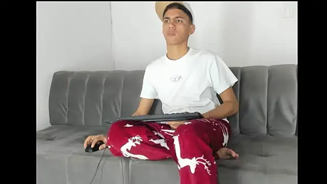 Charlie_Scorpion Chat XXX live