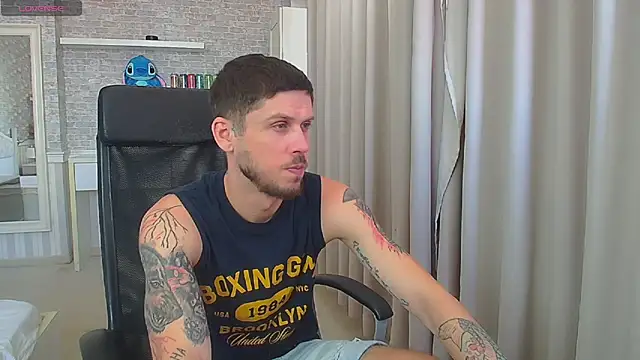 JonahShaw's Live XXX Chat