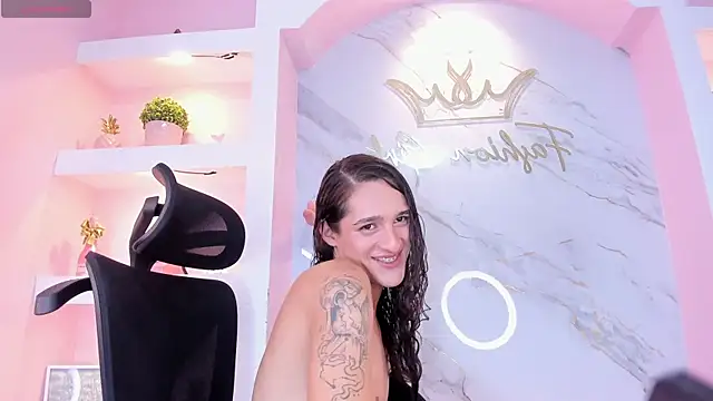 Chat XXX en directo de CandyDance1_