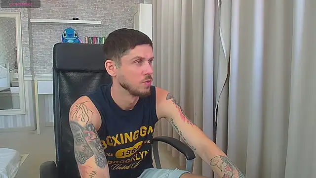 JonahShawのライブXXXチャット