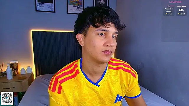 Leo_Savage_ live XXX chat