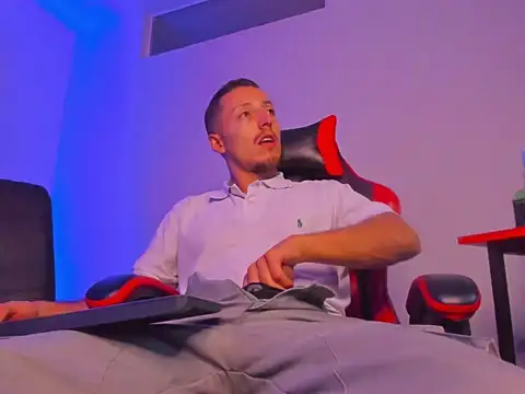 צ'אט XXX בשידור חי של Master_Orioon