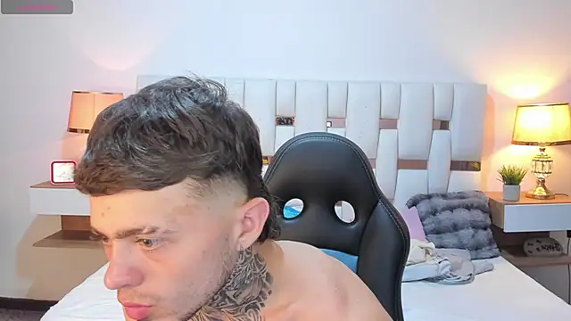 Zeus_damian21のライブXXXチャット