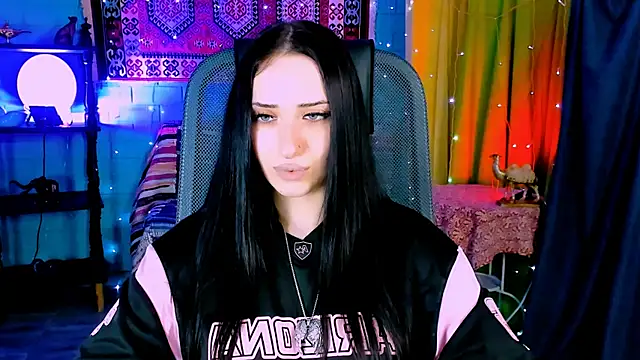 MonicaLowes' Live XXX Chat