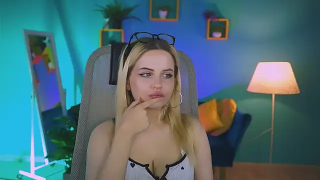 AliceSilvia_ Chat XXX in diretta