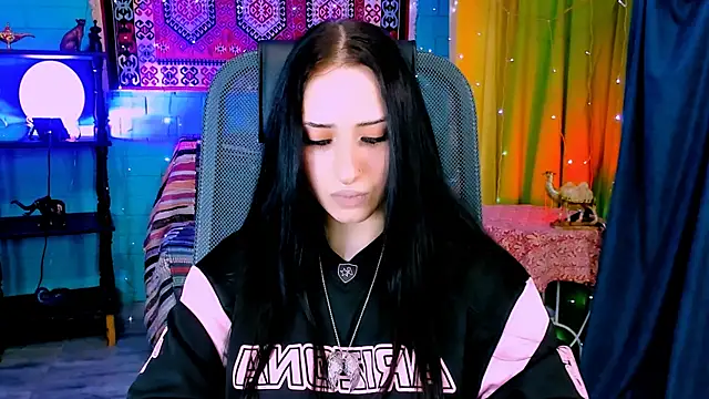 MonicaLowes' Live XXX Chat